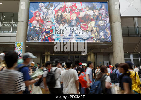 Tokyo, Giappone, 11 ago 2018. Anime Fan e cosplayers raccogliere durante il Comic Market 94 (Comiket) evento presso il Tokyo Big Sight il 11 agosto 2018, Tokyo, Giappone. La manifestazione annuale che ha iniziato nel 1975 si concentra su manga e anime, gioco e cosplay. Gli organizzatori si aspettano più di 500.000 visitatori a frequentare i 3 giorni della manifestazione. Credito: Rodrigo Reyes Marin/AFLO/Alamy Live News Foto Stock