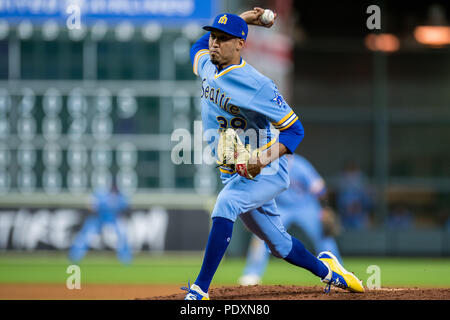 Agosto 10, 2018: Seattle Mariners relief pitcher Edwin Diaz (39) passi durante un Major League Baseball gioco tra Houston Astros e il Seattle Mariners su degli anni settanta la notte a Minute Maid Park a Houston, TX. I marinai ha vinto il gioco da 5 a 2.Trask Smith/CSM Foto Stock