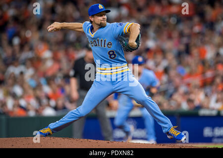 Agosto 10, 2018: Seattle Mariners a partire lanciatore Mike Leake (8) passi durante un Major League Baseball gioco tra Houston Astros e il Seattle Mariners su degli anni settanta la notte a Minute Maid Park a Houston, TX. I marinai ha vinto il gioco da 5 a 2.Trask Smith/CSM Foto Stock