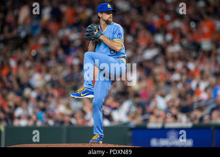 Agosto 10, 2018: Seattle Mariners a partire lanciatore Mike Leake (8) passi durante un Major League Baseball gioco tra Houston Astros e il Seattle Mariners su degli anni settanta la notte a Minute Maid Park a Houston, TX. I marinai ha vinto il gioco da 5 a 2.Trask Smith/CSM Foto Stock