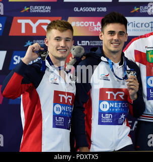 Gran Bretagna Laugher Jack (sinistra) e Christopher Mears vincitori della Medaglia d argento per gli uomini sincronizzato 3m Springboard Finale durante il giorno nove del 2018 Campionati Europei presso il Royal Commonwealth Pool, Edimburgo. Foto Stock