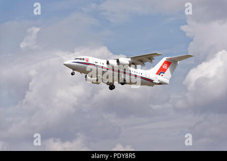 Royal Air Force britannica quattro propulsori aerei di trasporto a BAE 146 si diparte RAF Fairford dopo aver partecipato al Royal International Air Tattoo Foto Stock