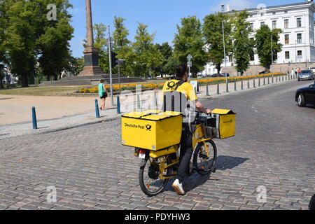 Il tedesco Mail Delivery Noleggio Foto Stock