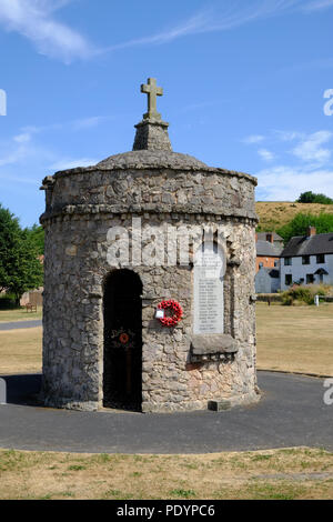 Monumento commemorativo sul verde a Breedon-su-il-Hill, Leicestershire, Regno Unito Foto Stock