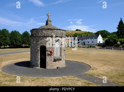 Monumento commemorativo sul verde a Breedon-su-il-Hill, Leicestershire, Regno Unito Foto Stock