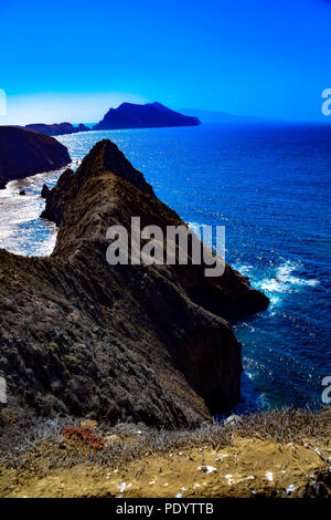 Vista dalla magnifica Inspiration Point sull isola di Anacapa nel Parco Nazionale delle Channel Islands al largo della costa di Ventura, California Foto Stock