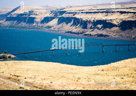 Sezione trasporto sollevamento Sam Hill Memorial ponte sul fiume Columbia è un importante trasporti Logistica arteria del nord-ovest d'America per Foto Stock