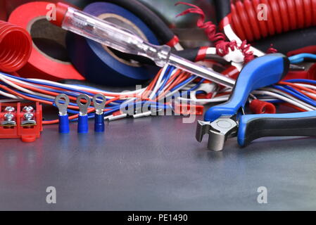 A mano elettrico a strumenti e accessori Foto Stock
