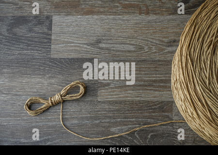 La corda è un gruppo di fili, tele, fibre o filamenti che sono ritorti o intrecciati insieme in un più grande e più forte forma. Corde hanno resistenza alla trazione Foto Stock