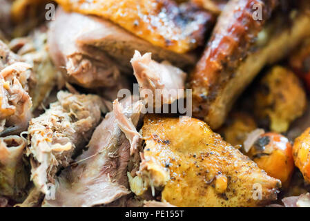Pezzi di gustoso arrosto di carne di anatra chiudi Foto Stock