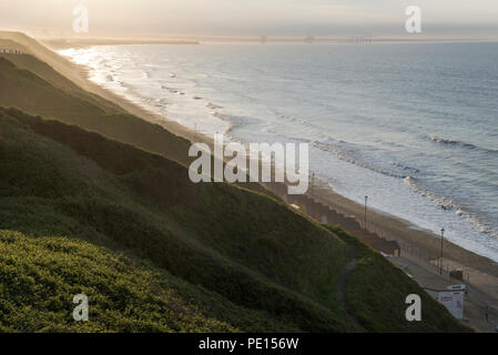 Bel tramonto sulla costa tra cambs, Marske e Redcar, North Yorkshire, Inghilterra. Foto Stock