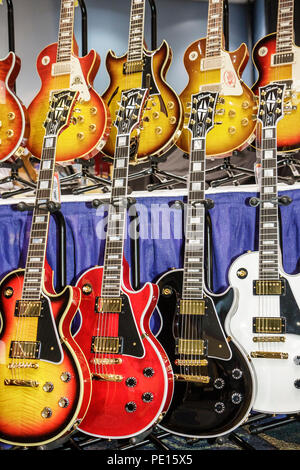 Miami Beach Florida,Centro Congressi,centro,Newport Guitar Festival,festival fair,spettacolo,strumento musicale,strumenti,vendita,acquistare,venditori ambulanti stalla Foto Stock