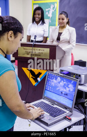 Miami Florida,Liberty City,William Turner Technical Arts High School,Annual business,Plan Competition,presentazione,studente studente insegnante,teac Foto Stock
