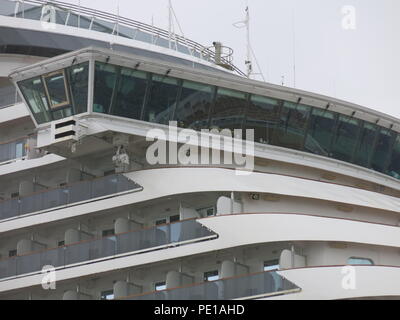 Un close-up del ponte sull'iconico Cunard nave da crociera Queen Victoria in Porto a Southampton, Inghilterra Foto Stock