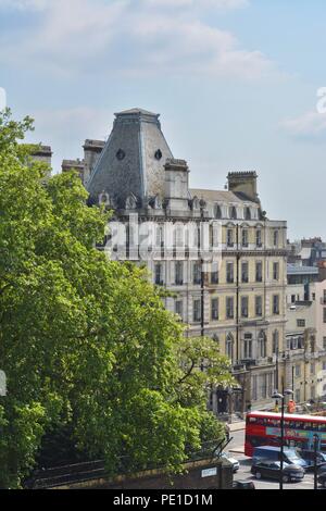 La vista intorno a Wellington Arch, Hyde Park Corner, Apsley House, City of Westminster, Londra, Regno Unito Foto Stock