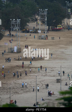 Folla a Chowpatty Beach, Mumbai, India Foto Stock