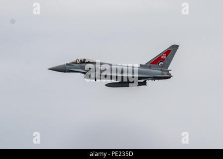 Blackpool, Lancashire, Regno Unito 11 agosto 2018 portare sul rumore le foto in RAF Typhoon visualizzare aeromobili battenti il primo giorno dei due giorno sea front air show Foto Stock