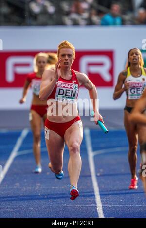 Berlino, Germania. Agosto 12, 2018: Mette Graversgaard di Â Danimarca, Ida Kathrine Karstoft di Â Danimarca, Mathilde Kramer di Â Danimarca e Louise Ã˜stergÃ¥rd del Â Danimarca durante 4 volte 100 metro finale per le donne, stabilendo un nuovo record nordica di 44.09 secondi presso lo Stadio Olimpico di Berlino con il Campionato Europeo di Atletica Leggera. Ulrik Pedersen/CSM Credito: Cal Sport Media/Alamy Live News Foto Stock