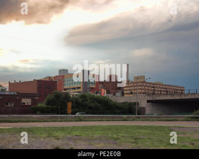 Syracuse, New York, Stati Uniti d'America. Agosto 11, 2018. Vista di Siracusa Nord del vicinato e San Giuseppe complesso ospedaliero da vicino alla Interstate 81 Foto Stock