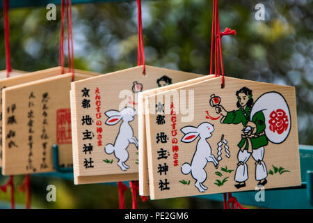 Legno schede ema presso il Santuario Jishu-Jinja a Kyoto, Giappone Foto Stock