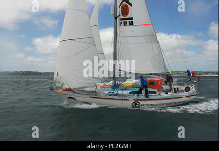 Philippe Péché vela il suo yacht PRB off Falmouth all'inizio dell'alimentatore gara corsa per il 2018 Golden Globe Race. Foto scattata nel Giugno 2018. Foto Stock