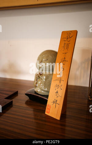 Piccolo Jizo statua in Eikan-dō Zenrin-ji di Kyoto, Giappone Foto Stock