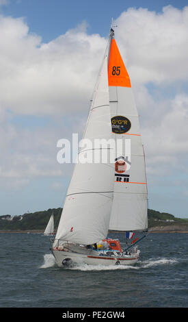 Philippe Péché vela il suo yacht PRB off Falmouth all'inizio dell'alimentatore gara corsa per il 2018 Golden Globe Race. Foto scattata nel Giugno 2018. Foto Stock