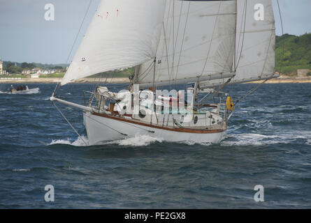 Suhaiii, lo yacht su cui Robin Knox-Johnston divenne il primo uomo a navigare in tutto il mondo il lavoro & non-stop in 1968-9, vela off Falmouth. Foto Stock