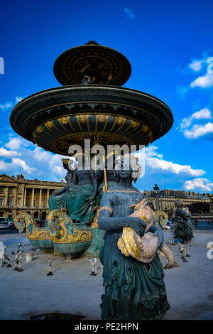 Fontana della navigazione marittima in Place de la Concorde a Parigi, Francia Foto Stock