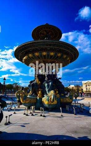 Fontana della navigazione marittima in Place de la Concorde a Parigi, Francia Foto Stock