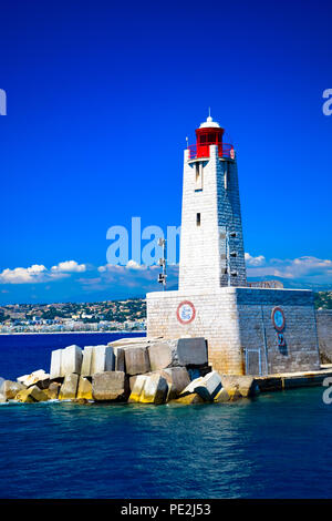 Light house proteggendo l'ingresso al porto di Nizza sulla Costa Azzurra in Francia Foto Stock