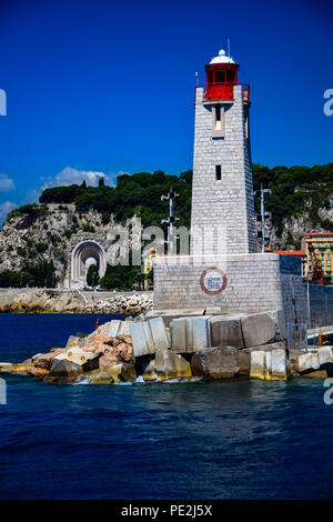 Light house proteggendo l'ingresso al porto di Nizza sulla Costa Azzurra in Francia Foto Stock