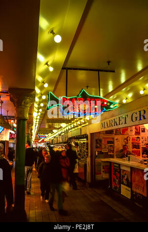 All'interno del famoso Pike Place Market nel centro cittadino di Seattle, Stati Uniti di Washington Foto Stock
