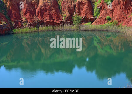 L'Italia, Otranto, laghetto dell'antica cava di bauxite. Visualizza i dettagli di e Foto Stock