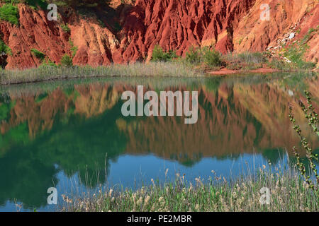 L'Italia, Otranto, laghetto dell'antica cava di bauxite. Visualizza i dettagli di e Foto Stock