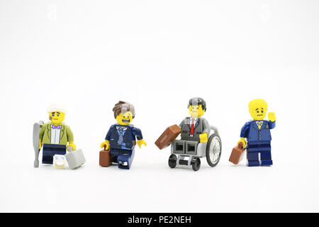 Hong Kong/Cina, 5 Luglio 2018: Studio shot di Lego persone, mietitrebbia da un insieme diverso di Hong Kong.Legos sono una famosa linea di costruzione plastica toy Foto Stock