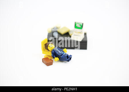 Hong Kong/Cina, 5 Luglio 2018: Studio shot di Lego persone, mietitrebbia da un insieme diverso di Hong Kong.Legos sono una famosa linea di costruzione plastica toy Foto Stock
