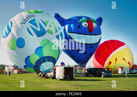 St-Jean-sur-Richelieu,Canada,11 August, 2018. Mongolfiere pronte a lift-off.Credit:Mario Beauregard/Alamy Live News Foto Stock