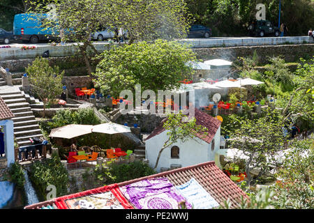 Chefchaouen (Chaouen) è una città del Marocco notato per i suoi edifici in sfumature di blu. Foto Stock