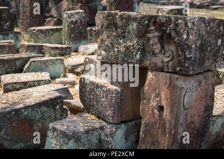 Blocchi di roccia calcarea al bayan tempio di Angkor Wat complesso vicino a Siem Reap, Cambogia Foto Stock