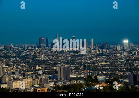 Vista panoramica del centro cittadino di Los Angeles come visto da Mulholland Drive Foto Stock