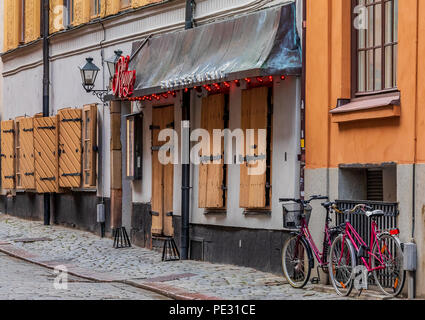 Stoccolma, Svezia - 7 Settembre 2017: vicoli medievali, le strade acciottolate e architettura arcaico nel cuore della città vecchia, Gamla Stan Foto Stock