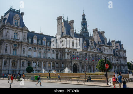 Parigi Francia, 14 Luglio 2018: Hotel de Ville è il municipio di Parigi Francia street view Foto Stock