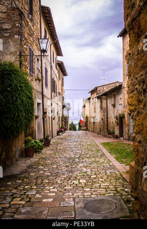 Vicolo classico nel centro storico di Pienza,Toscana,l'Italia,2018. Foto Stock