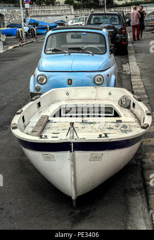 Italia-12 settembre: parcheggio nelle strade di Genova,l'Italia,su settembre 12,2008. Foto Stock