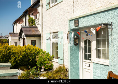 Nel Regno Unito, in Galles, Anglesey, Cemaes, Ffordd y Traeth, Beach Road, Jolly Sailor lungomare cottage Foto Stock