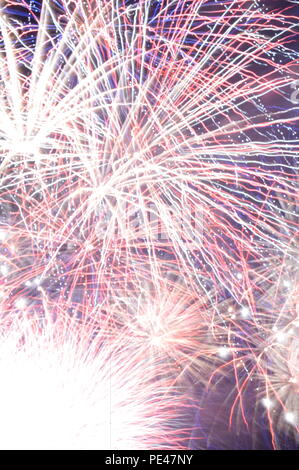 Fuochi d'artificio su laghi di Portage Portage in Ohio il 4 luglio Foto Stock