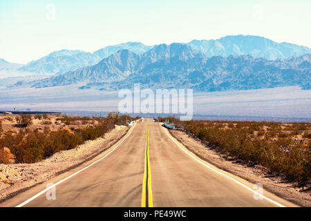 Vista dalla strada 66, Deserto Mojave, nel sud della California, Stati Uniti. Foto Stock