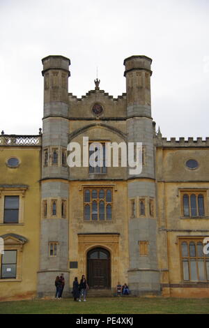 Ashton Court Mansion Tower. Bristol Balloon Fiesta, Agosto 2018. Regno Unito. Foto Stock