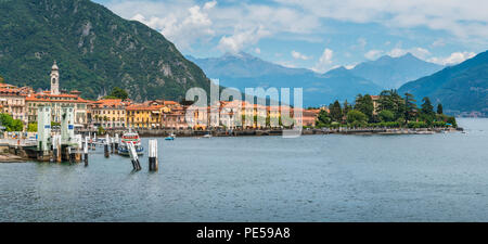 Il bellissimo lungomare di Menaggio, Lago di Como, Lombardia, Italia. Foto Stock